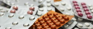 De gematigde theorieën over de farmaceutische industrie, ga dat eens uitzoeken. Hoogleraar laat zich uit over complotten