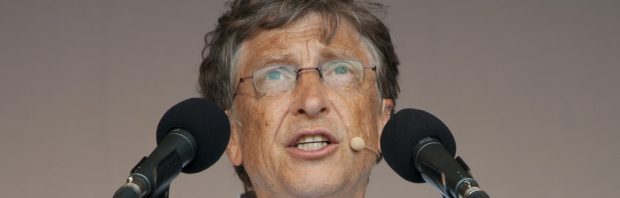 Zien: Bill Gates aan de tand gevoeld over bijwerkingen coronavaccin