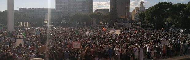 Madrid is wakker: Duizenden betogers ‘willen het virus zien’