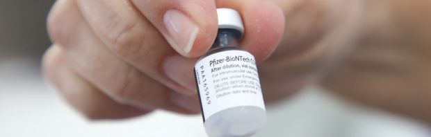 Onderzoekers: coronaprik heeft ‘giftige’ bijwerkingen, stop met vaccineren
