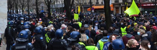 ‘Franse politieagenten sluiten zich aan bij protest tegen coronapas’