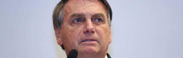 Bolsonaro confronteert WHO-chef: ‘Er sterven mensen na de tweede dosis’