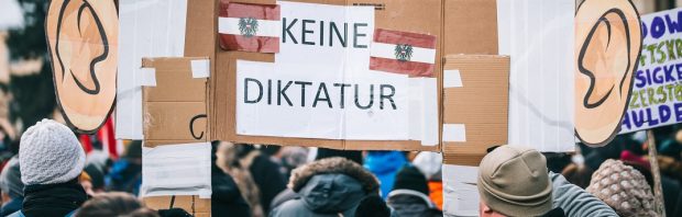Fikse boetes en celstraffen: ‘Ongevaccineerden in Oostenrijk zijn straks dus gewoon praktisch rechteloos’