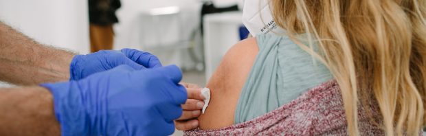Huisarts uit Heerlen adviseert patiënten geen prik te halen: ‘Ik zie ook mensen met dubbele vaccinatie die ziek worden’
