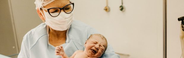 Er worden veel minder baby’s geboren dan normaal: wat is er aan de hand?