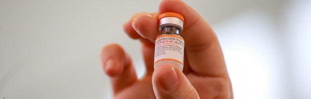 Geschokte patholoog legt uit waarom het Pfizer-vaccin niet goedgekeurd had mogen worden