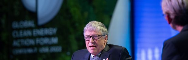 Presidentskandidaat doet verbijsterend boekje open over Bill Gates en Pfizer