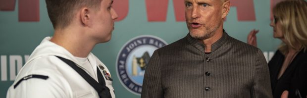 Kijk: Acteur Woody Harrelson vat coronazwendel perfect samen