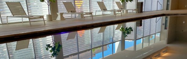 Terwijl Nederlanders in de kou zitten worden asielzoekers opgevangen in luxe hotel met zwembad